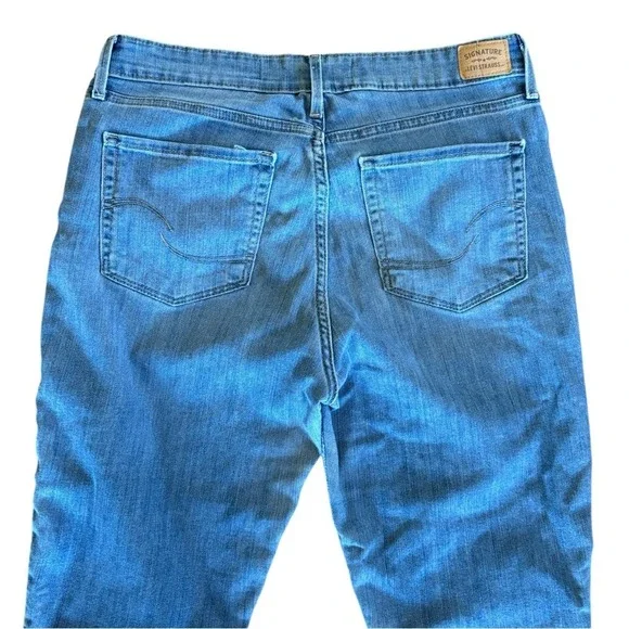 Levi's Signature Mid Rise Capri Blue Jeans Size 30 - Picture 4 of 6